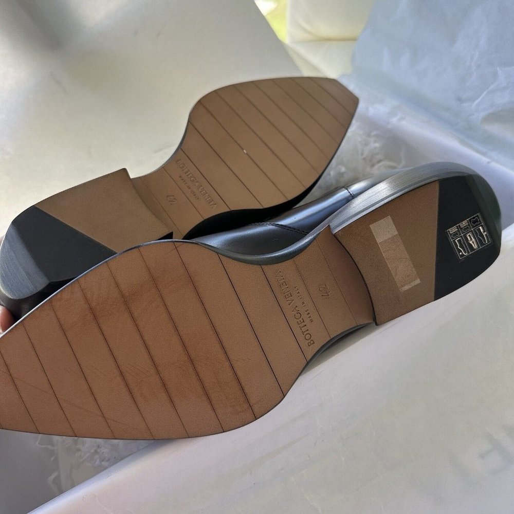 NEW BOTTEGA VENETA Black Chisel Chelsea Boots SZ 42 MSRP $1390 - Picture 10 of 12